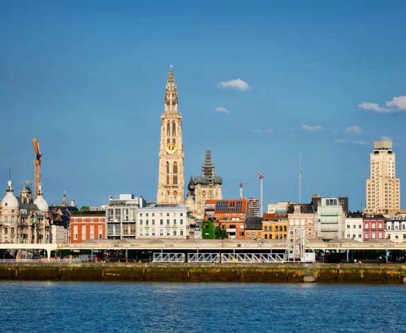 Antwerpia Belgia podróż busem poEuropie